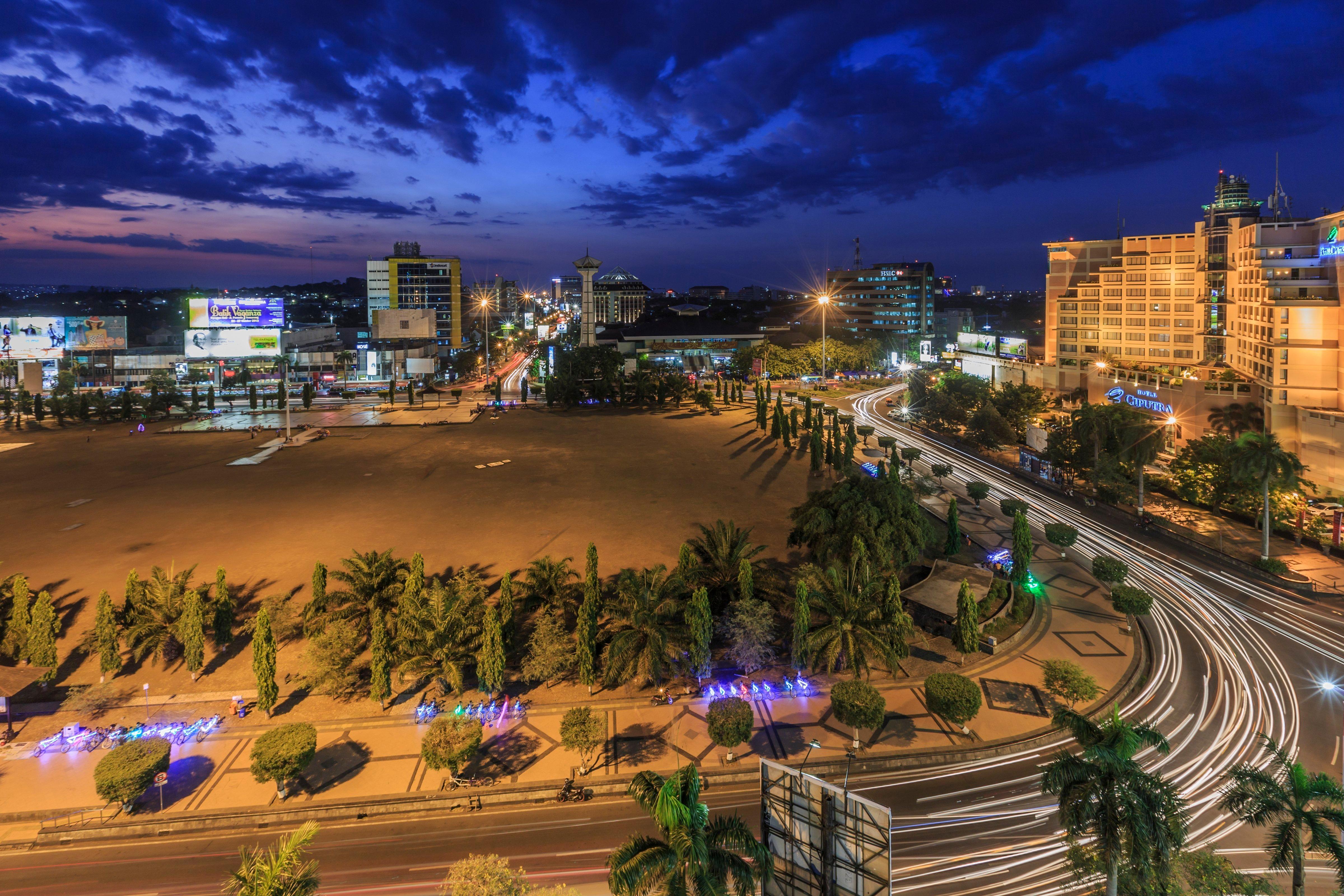 Holiday Inn Express Semarang Simpang Lima By Ihg Exterior photo