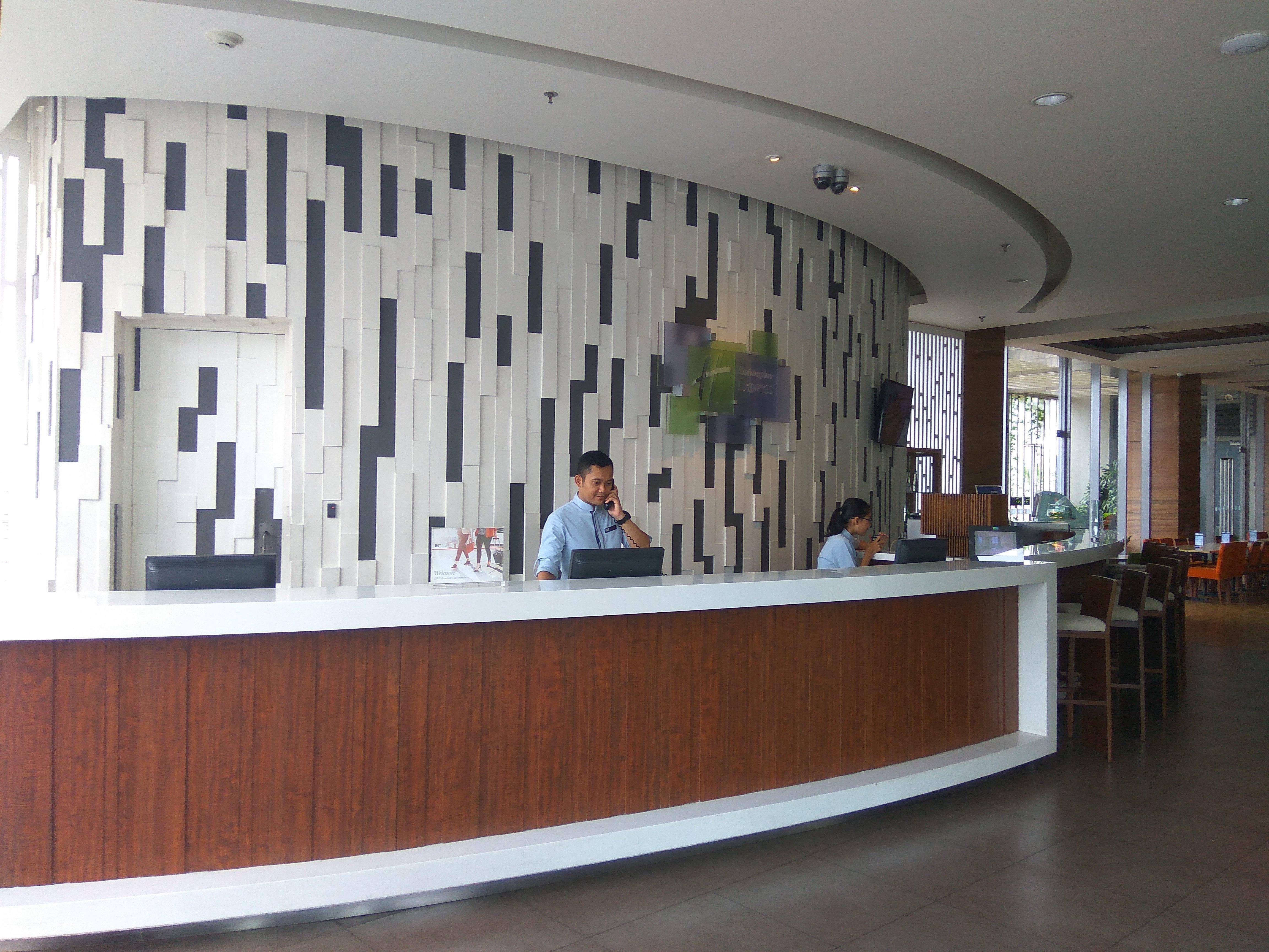 Holiday Inn Express Semarang Simpang Lima By Ihg Exterior photo